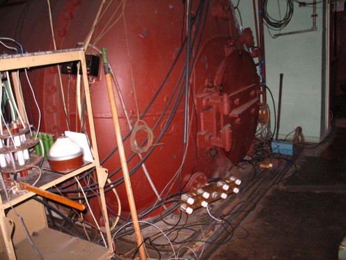 Взрывная камера, рассчитанная на взрыв до 6 кг тротила (ИПХФ РАН)